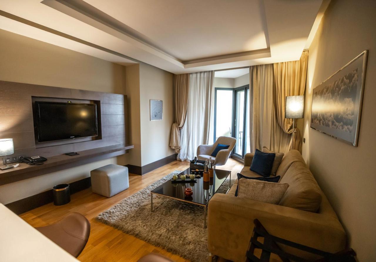 Gray Boutique Hotel Casablanca Exteriér fotografie A living room in a hotel suite
