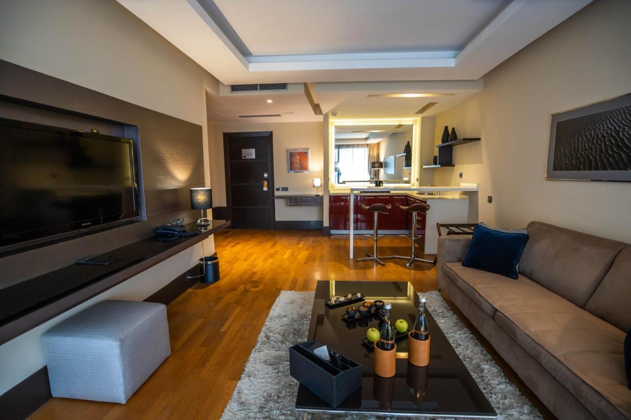 Gray Boutique Hotel Casablanca Exteriér fotografie A living room in a hotel suite