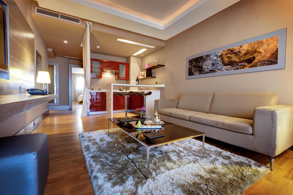 Gray Boutique Hotel Casablanca Exteriér fotografie A living room in a serviced apartment in Bangkok, Thailand